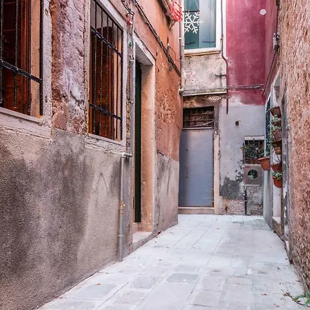 Bragora 3524 Between San Marco And Biennale *