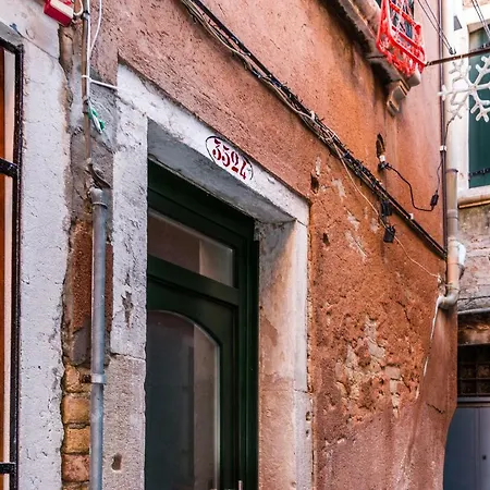 Bragora 3524 Between San Marco And Biennale Venedik