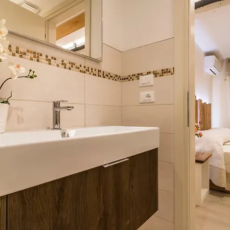 Bragora 3524 Between San Marco And Biennale * Venedik